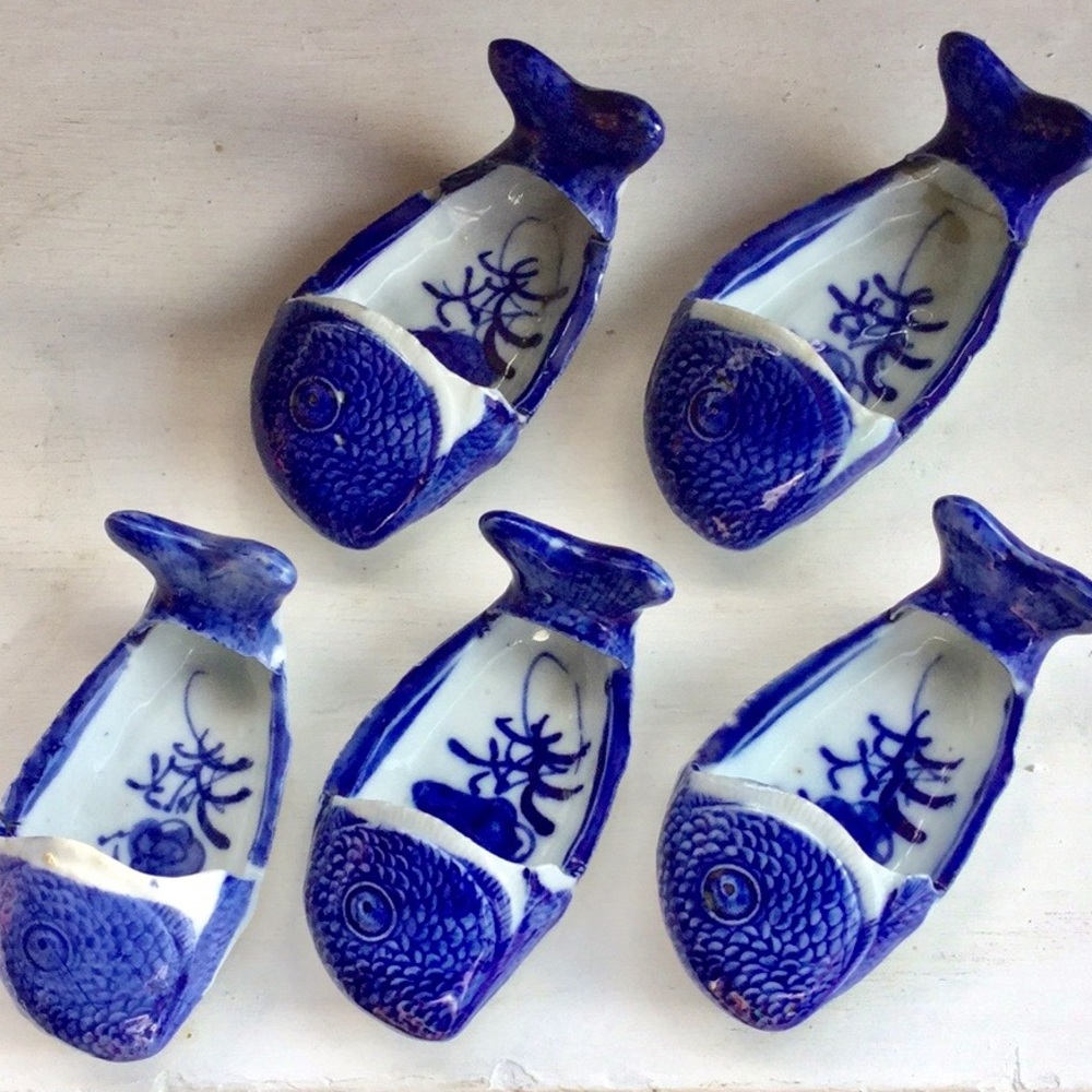 🎉HP🎉 Antique Japanese porcelain fish shaped dishes